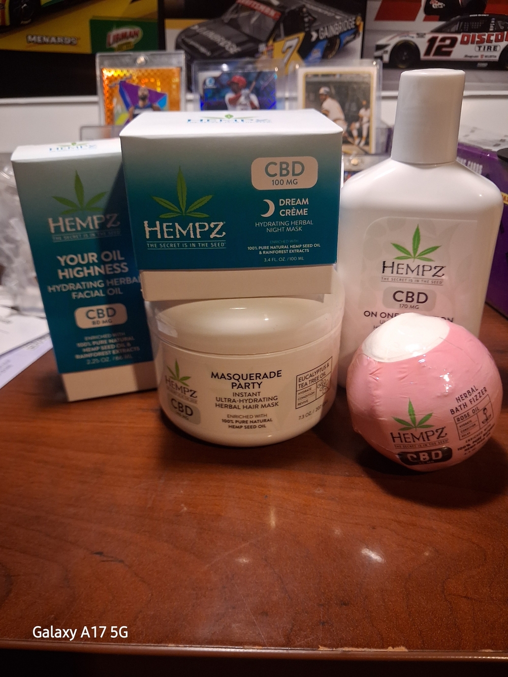 5 Pc Hempz CBD Hydrating Herbal Bath & Body Set in Pink and White